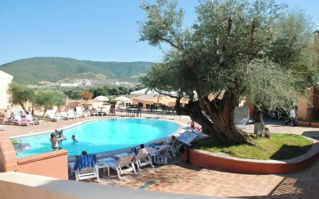 Residence with swimming pool near Budoni