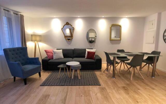 Beauty & The Beast Old Town Cosy Apartments