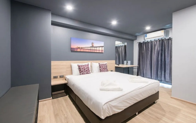 Oblique Apartment
