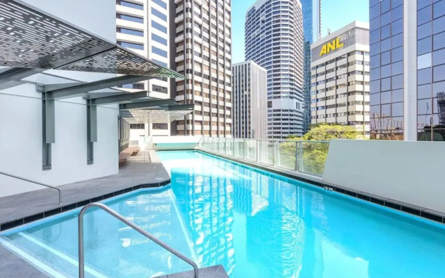 Spacious 3 Bedroom Apartment With City and River Views