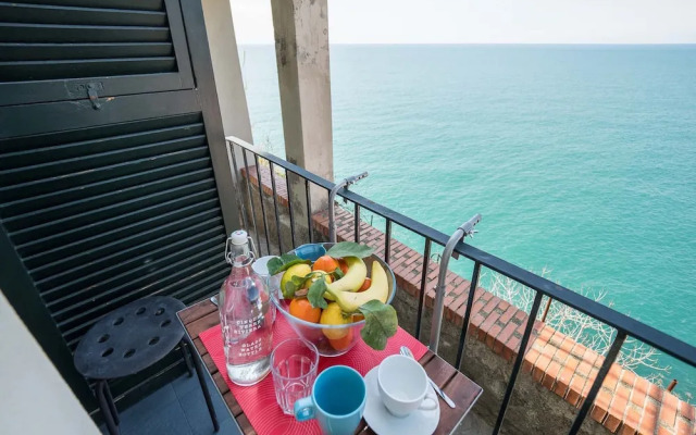 Il Baluardo Sea View Apartment on the Cliff