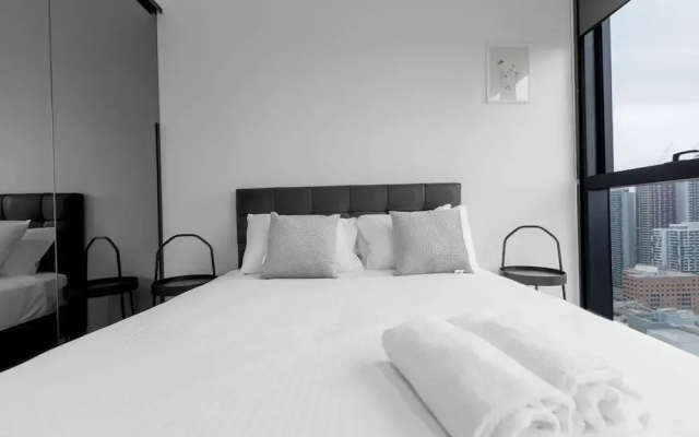 Luxury 2bed2bath apt in the Heart of Mel@collins