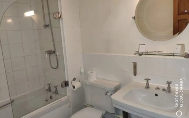 The Thatched Cottage Inn