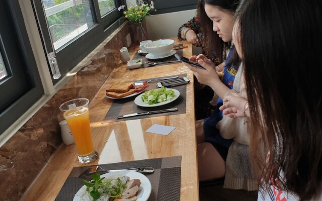 Hanoi La Cascada House & Travel
