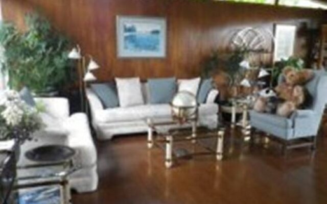 Beach Estates Inn Bed and Breakfast