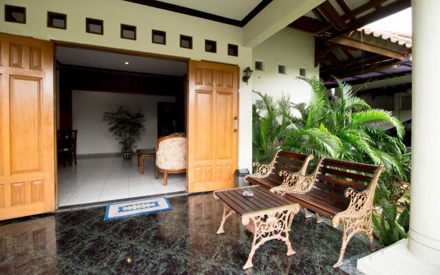 Santo Guest House by RedDoorz