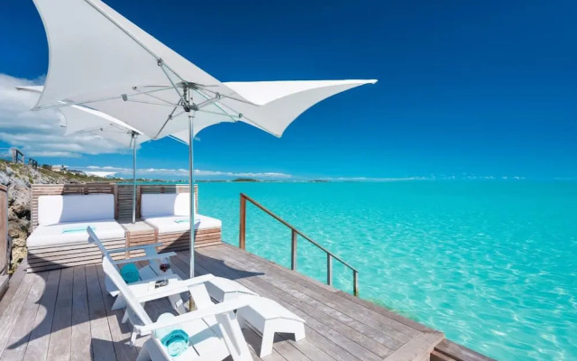 Oceanfront Luxury Villa Infinity Plunge Pools