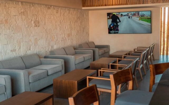 Hive Cancun by G Hotels