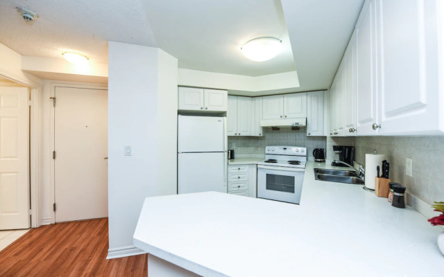 Canadian Madmac Furnished Apartment - Square One Ovation