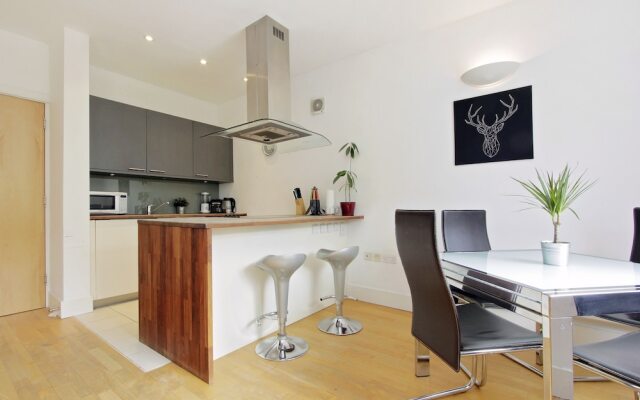 2 Bdr in Kensington E1 by the Residences