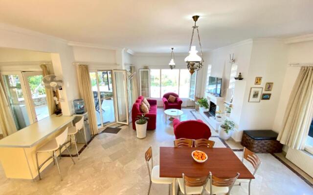4 Bedroom Deluxe Villa with Mountain and Sea View