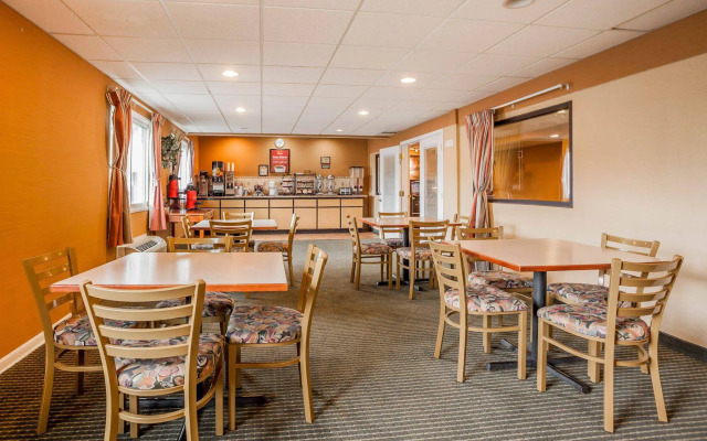 Econo Lodge Milwaukee Airport