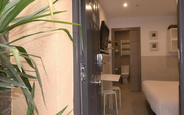 Hostal House