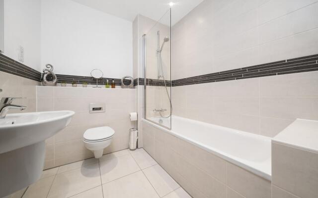 London Heathrow Living Holywell Service House A