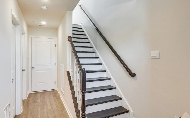 2 Mi to Dtwn Frederick: Updated Townhome