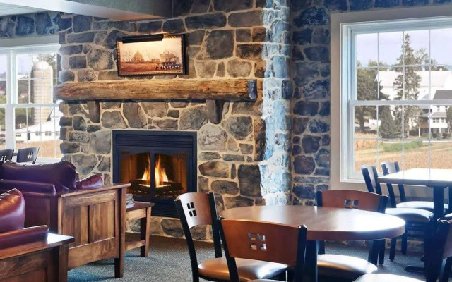 AmishView Inn and Suites