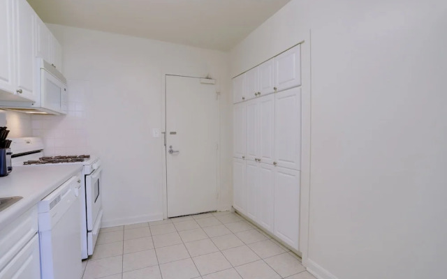 Stylish Condo in Crystal City