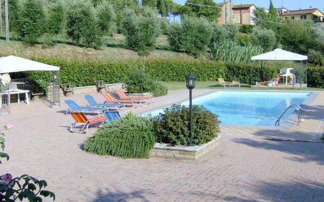 Sunlit Home With Pool