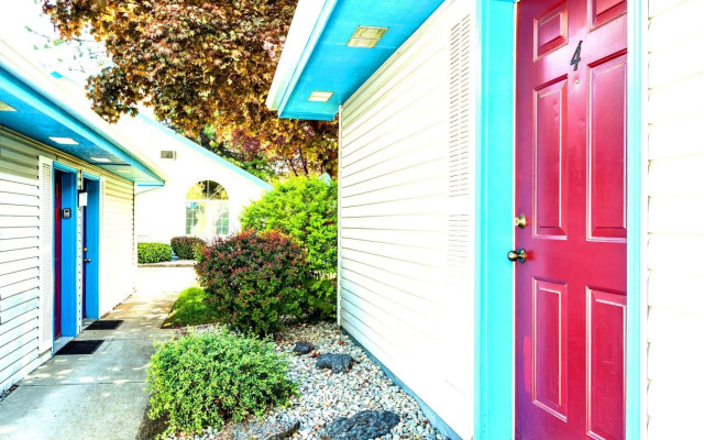 Turning Leaf Furnished Townhomes