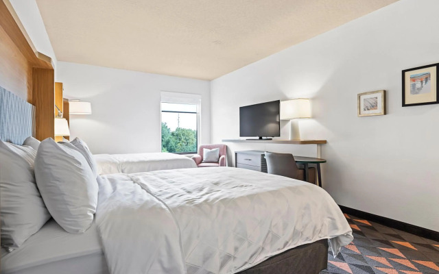 Holiday Inn St. Petersburg West by IHG