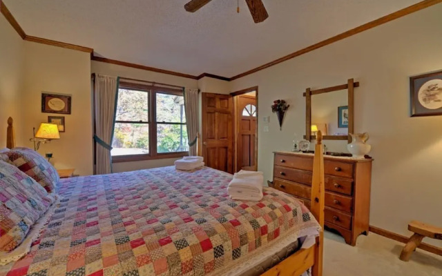 Lilly's Mountain Getaway - 4 Br Home