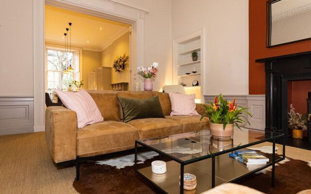 Beautiful Three Bedroom Georgian Home in Edinburgh