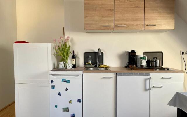 ECA Rooftop Live - Private Rooms & Serviced Apartments