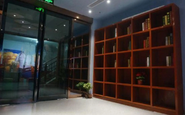 Molly Hotel (Zhengzhou Zhacheng Subway Station Branch)