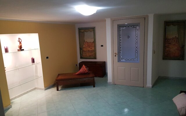 Sulle spalle della Regina