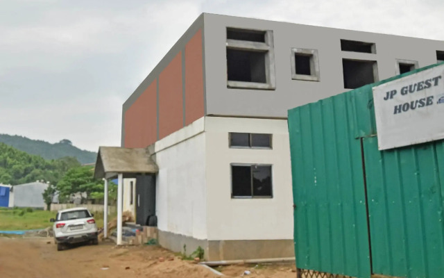 OYO Flagship 79490 Jp Guest House