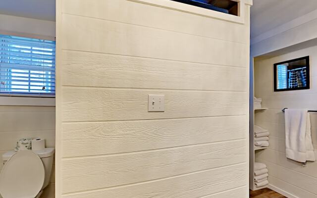 The Purple House - Four Bedroom Home