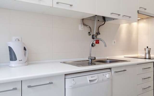 Minimalist 2bdr Apt in Lisbon, Excellent Location