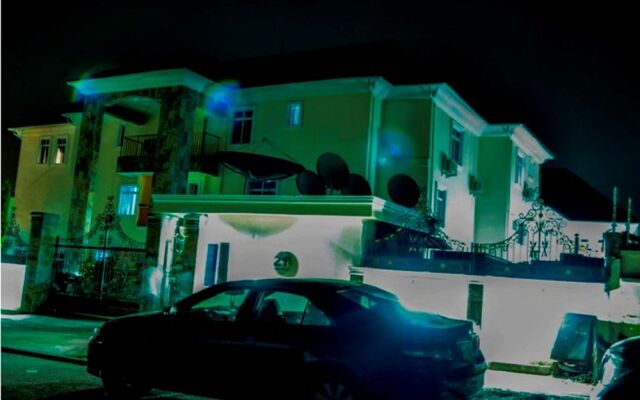 Caledonian Suites