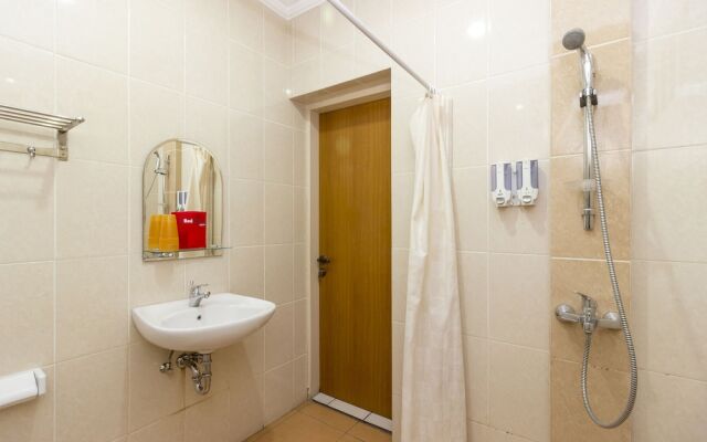 RedDoorz Plus near Riau Street 2