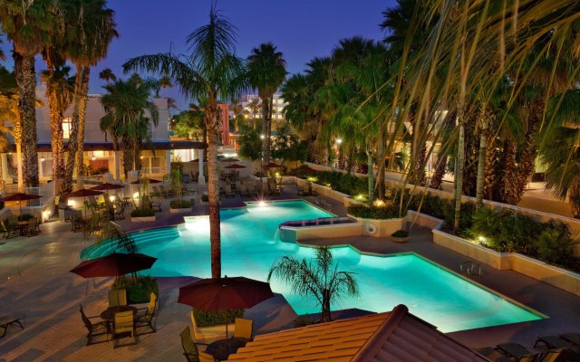 Crowne Plaza Phoenix - Chandler Golf Resort, an IHG Hotel