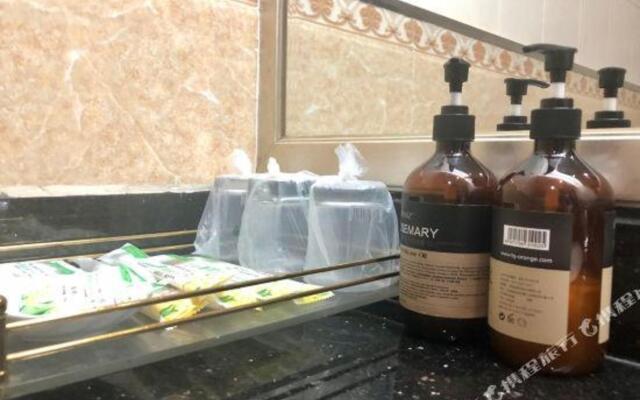 Karamay Baonai Business Hotel