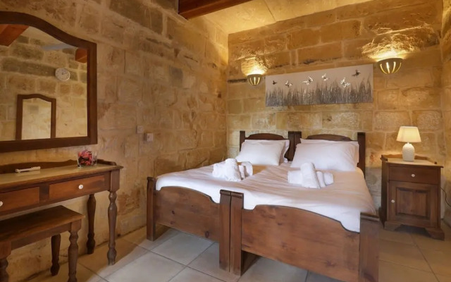 Your Rustic Retreat in Gozo With a Pool