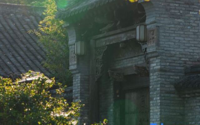 Qujia Courtyard Guesthouse