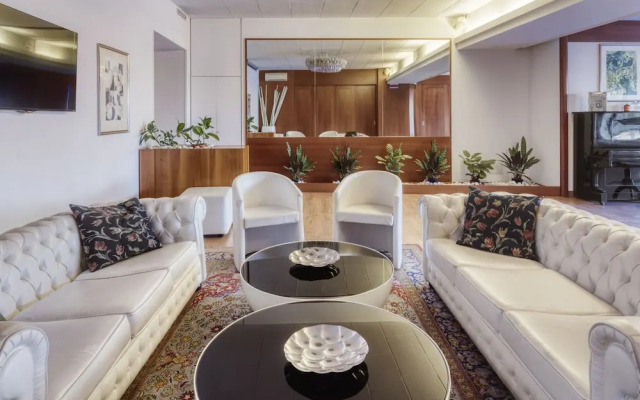 Porta Altinia Suites