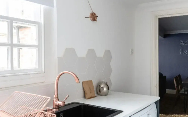 The Historic Gem - Sleek & Central 3bdr Maisonette