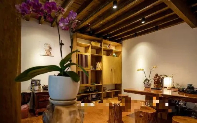 Yixing Thatched Cottage Inn (Lijiang Old Town Dashuiche Branch)