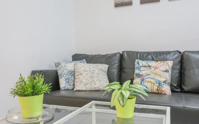 Divina in Sevilla With 1 Bedrooms and 1 Bathrooms