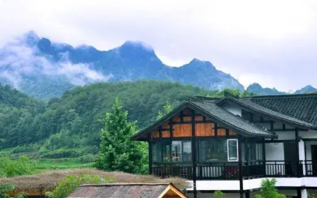 Sun Valley Expert Building