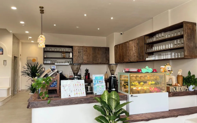 Lotus Home Cafe - Cable Car Station