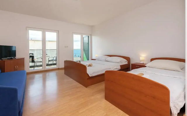 Apartments Villa Milas With Pool