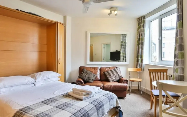 Sloane Avenue Apartment
