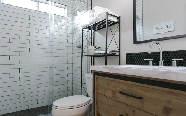 Gilbert Laurel 3 Bedroom Townhouse by RedAwning