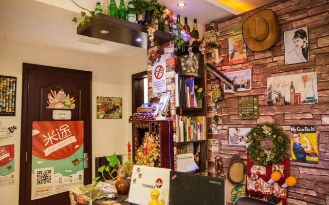 Urban job papas capsule hostel