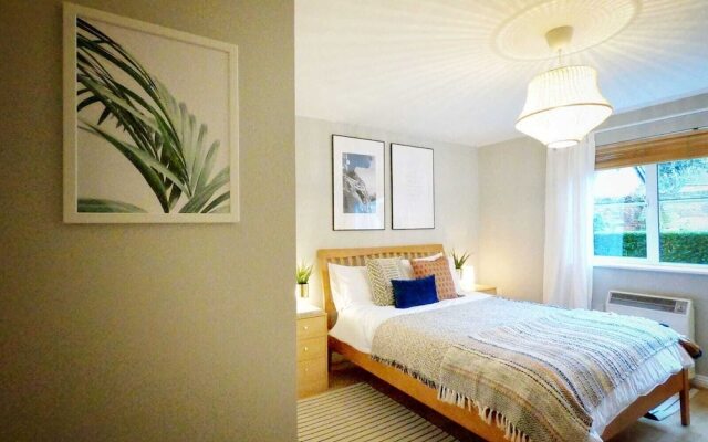 Central Spacious & Stylish Apartment