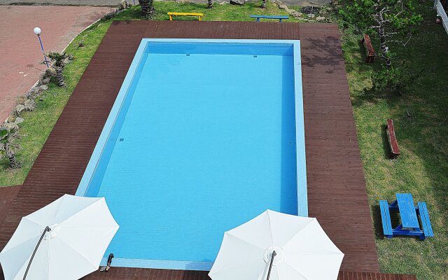 Memoria Pool Villa Family Pension